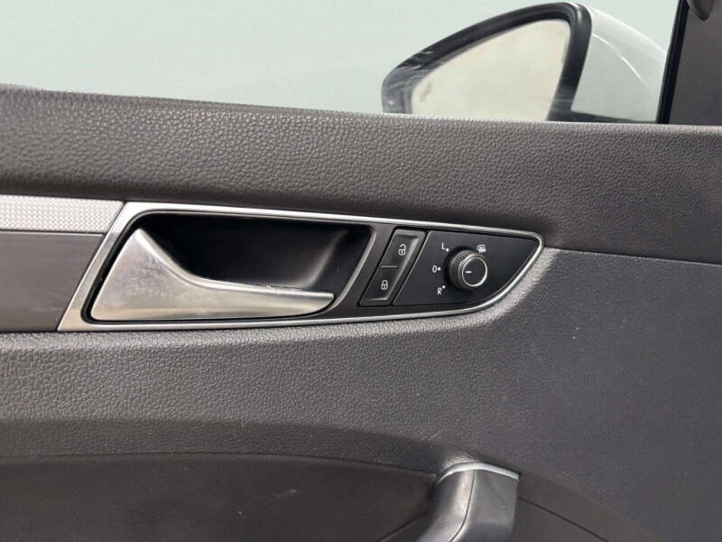 2017 Volkswagen Passat 1.8T R-Line