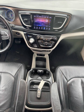 2017 Chrysler Pacifica Touring-L