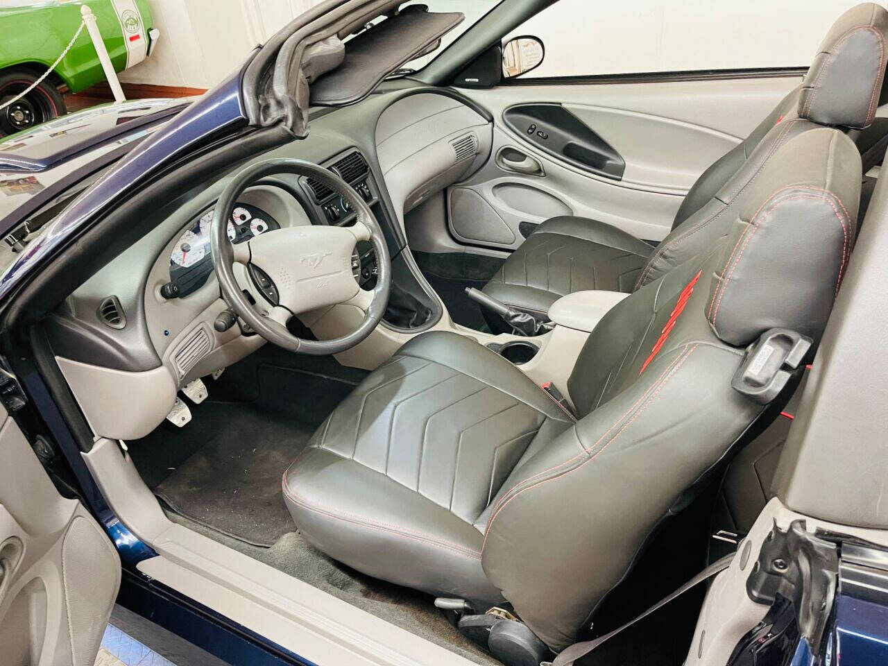 2001 Ford Mustang 17