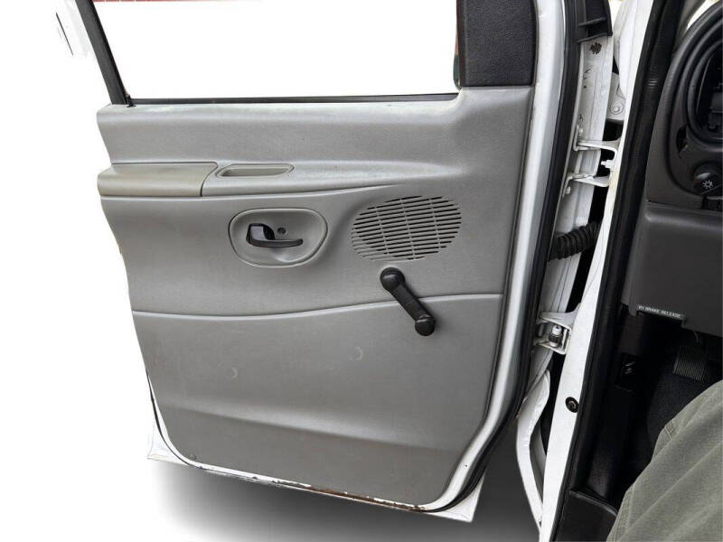 2005 Ford E-Series E-350 SD