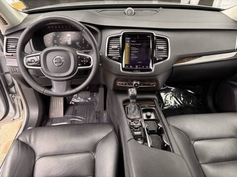 2016 Volvo XC90 T6 Momentum