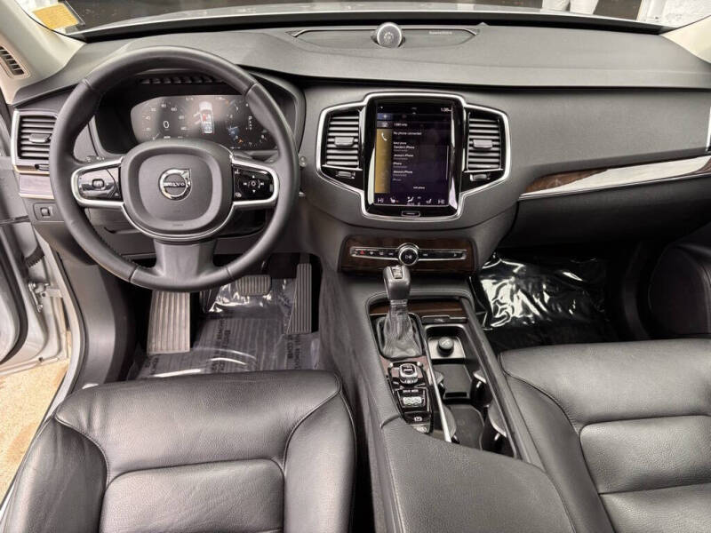 2016 Volvo XC90 T6 Momentum