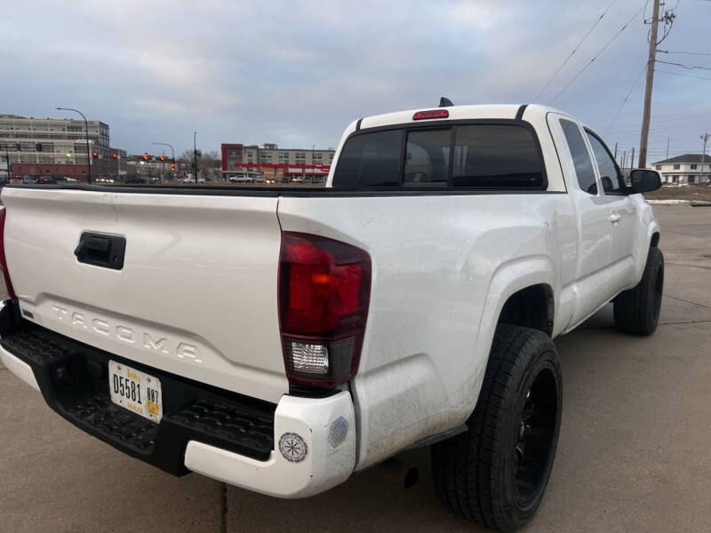 2022 Toyota Tacoma SR's photo