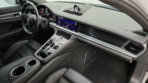 2022 Porsche Panamera 4 E-Hybrid Platinum Edition
