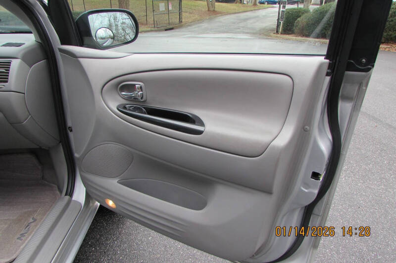 2003 Mazda MPV ES