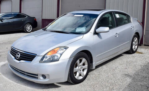 2009 Nissan Altima for sale at PINNACLE ROAD AUTOMOTIVE LLC in Moraine OH