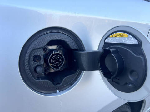 2014 Toyota Prius Plug-in Hybrid Advanced