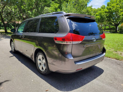 2012 Toyota Sienna LE 7-Passenger Auto Access Seat