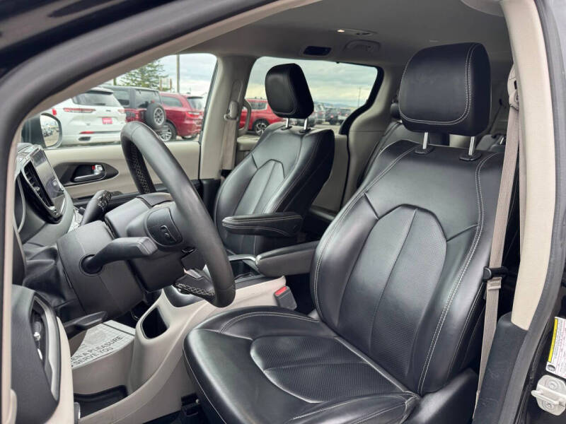 2023 Chrysler Pacifica Touring L