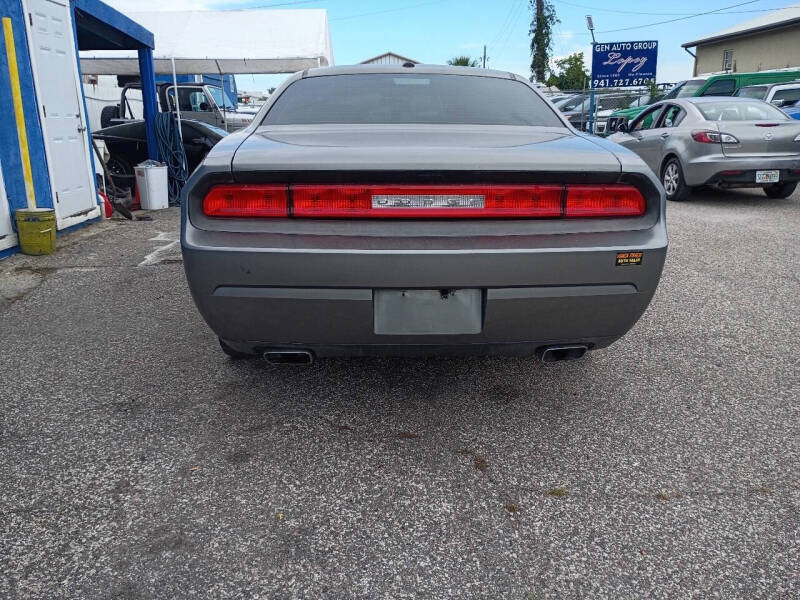 2012 Dodge Challenger SXT