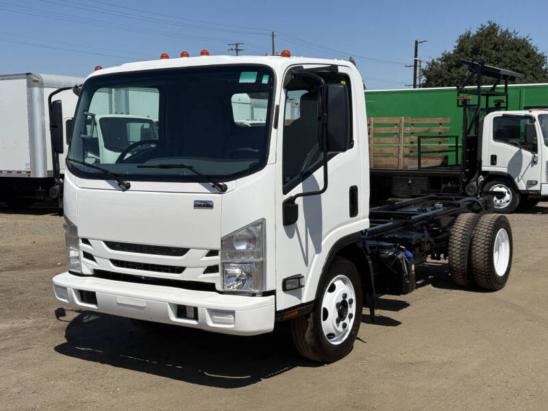 2016 Isuzu NRR's photo