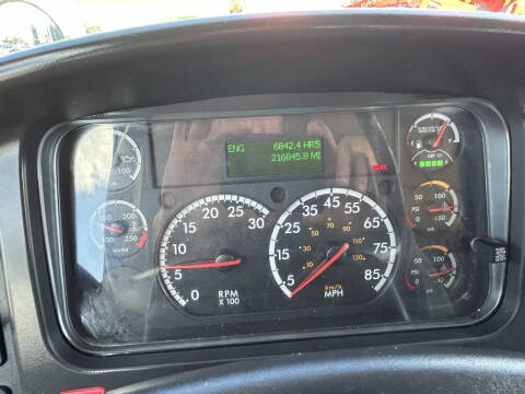 2017 Freightliner M2106 Truck