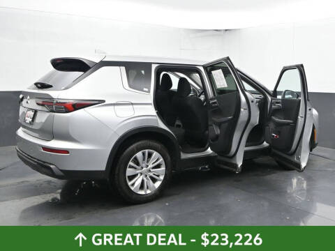 2025 Mitsubishi Outlander ES