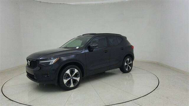 2024 Volvo XC40 B5 Plus Dark Theme
