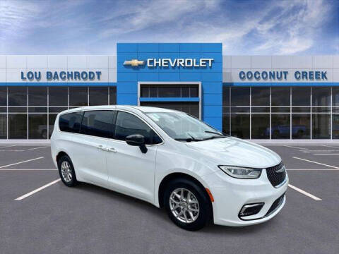 2024 Chrysler Pacifica Touring