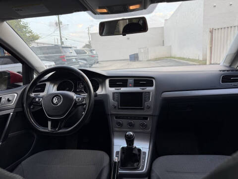 2017 Volkswagen Golf TSI S