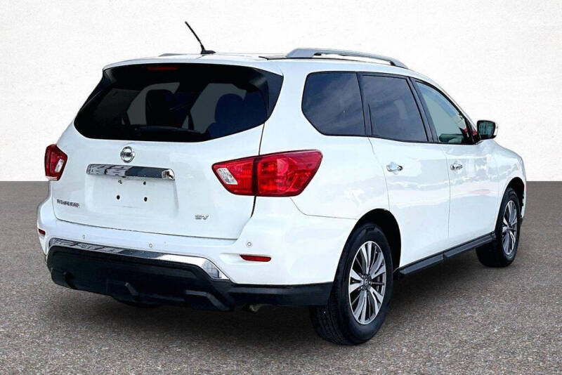 2017 Nissan Pathfinder SV
