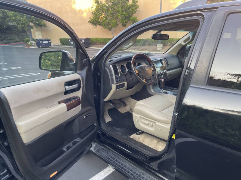 2011 Toyota Sequoia Platinum