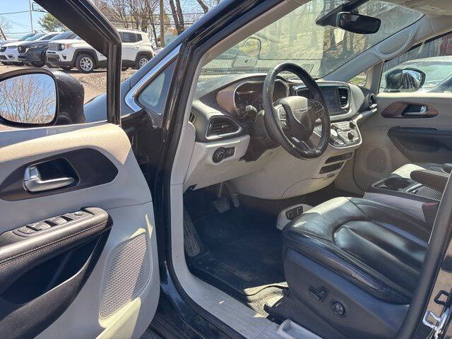 2017 Chrysler Pacifica Touring-L Plus