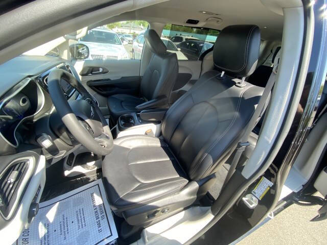 2024 Chrysler Pacifica Touring L