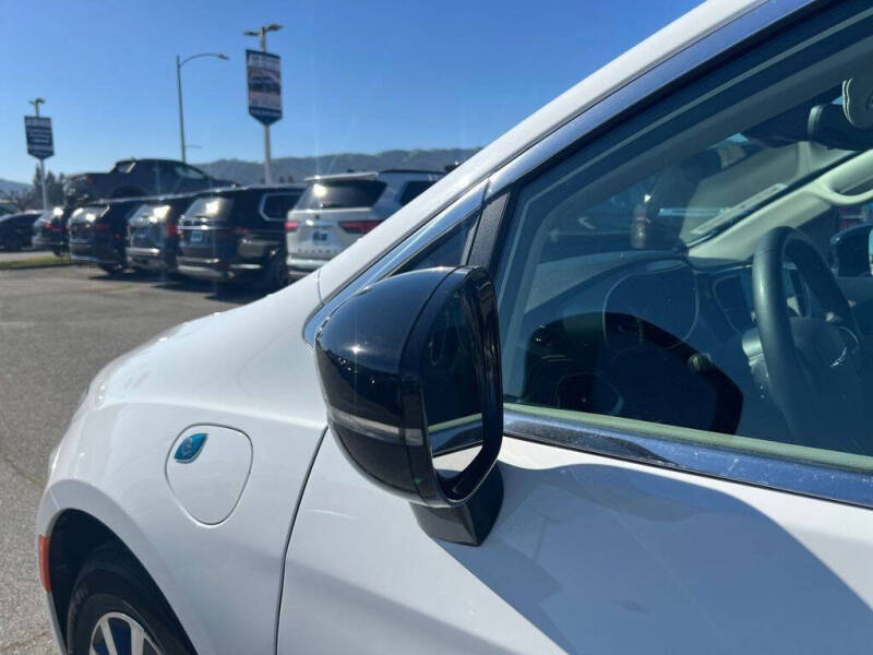 2024 Chrysler Pacifica Plug-In Hybrid Select