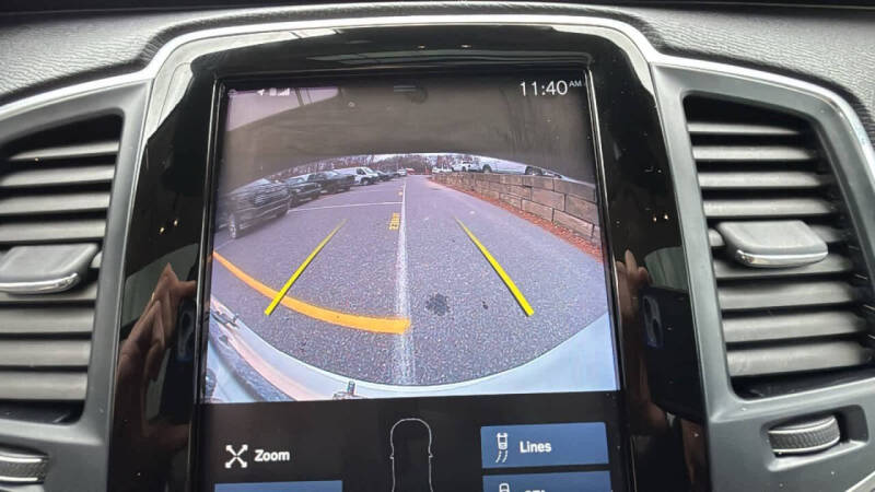 2020 Volvo XC90 T6 Momentum 6-Passenger