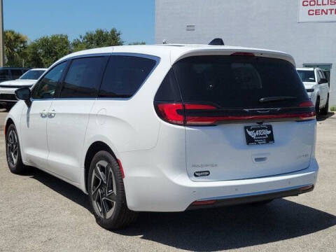 2027 Chrysler Pacifica Limited