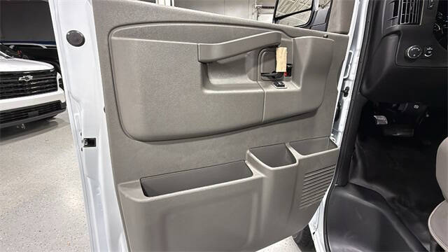 2025 Chevrolet Express 3500