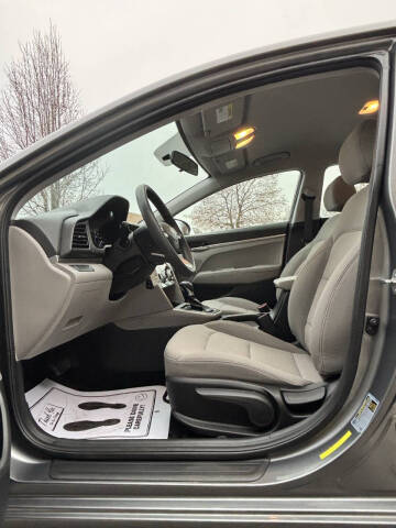 2019 Hyundai Elantra SE