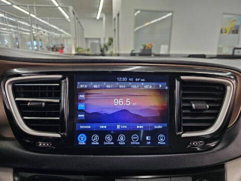 2017 Chrysler Pacifica Touring-L