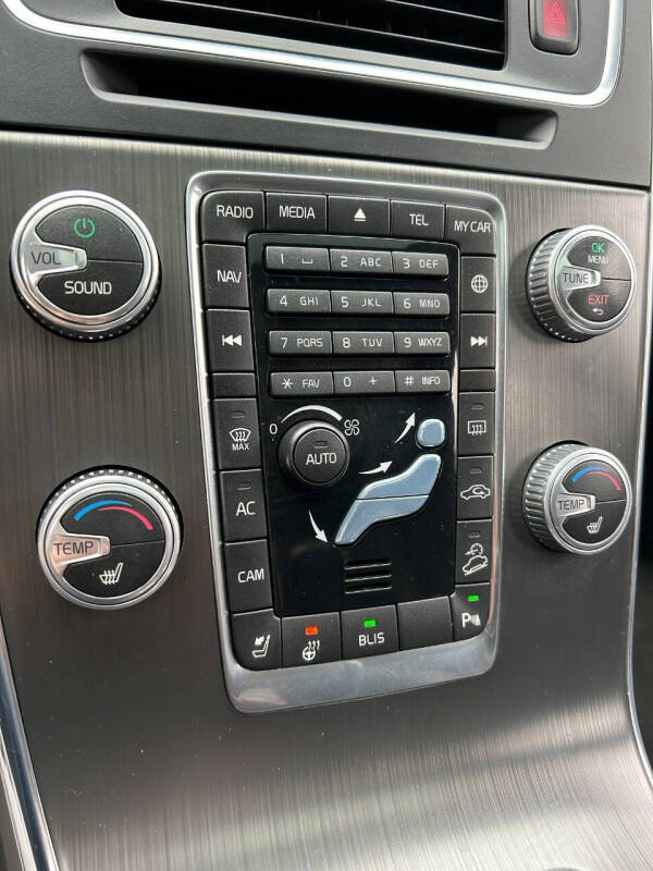 2016 Volvo V60 Cross Country T5