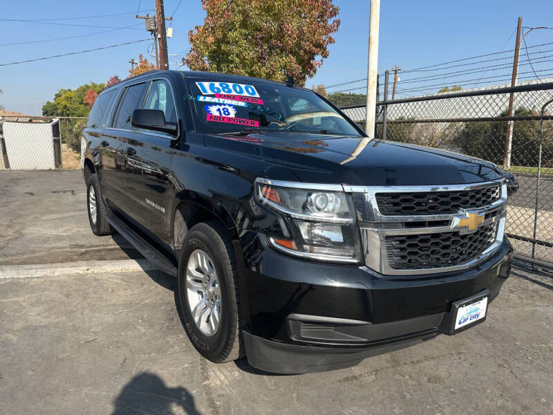 2018 Chevrolet Suburban LT photo 2