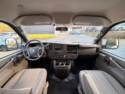 2025 Chevrolet Express 2500
