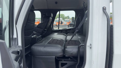 2025 Freightliner M2 106