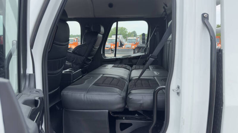 2025 Freightliner M2 106