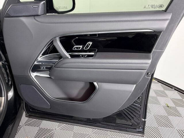 2025 Land Rover Range Rover P400 SE LWB