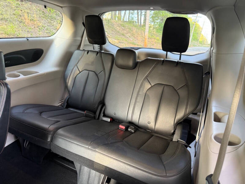 2017 Chrysler Pacifica Touring-L Plus