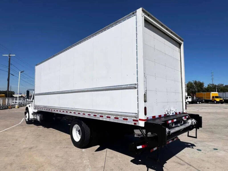 2017 Freightliner M2 106