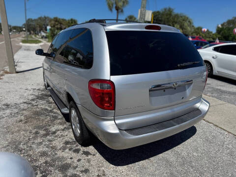 2003 Chrysler Town and Country LXi