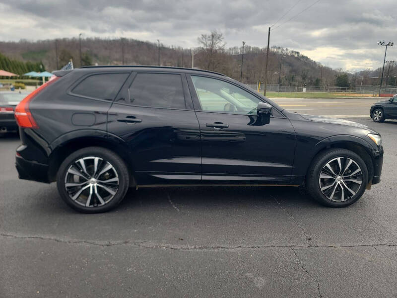 2023 Volvo XC60 B5 Plus Dark Theme