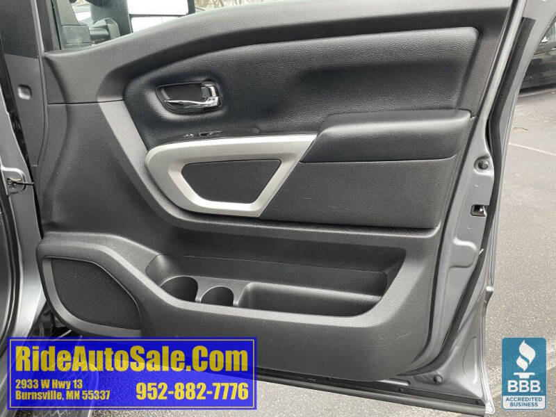 2017 Nissan Titan SV