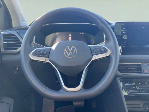 2025 Volkswagen Taos SE Black 4Motion