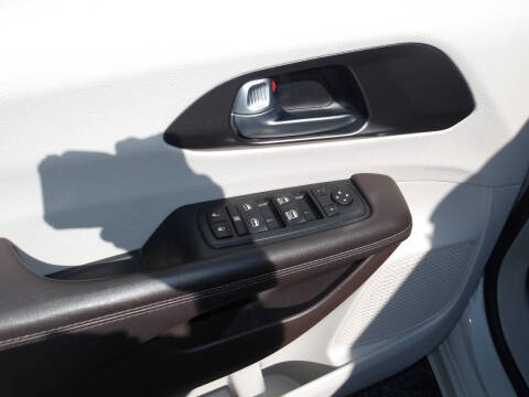 2017 Chrysler Pacifica Touring-L