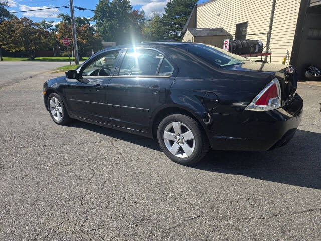 2006 Ford Fusion for sale at QUEENSGATE AUTO SALES in York, PA