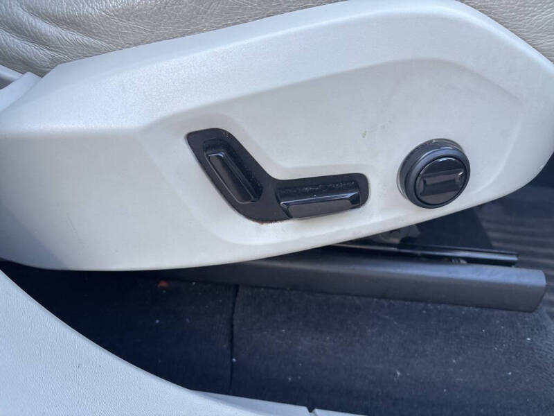 2020 Volvo XC90 T6 Momentum 6-Passenger