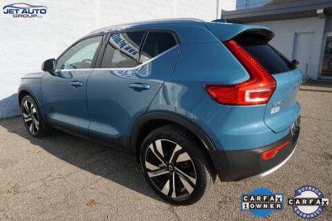 2023 Volvo XC40 B5 Ultimate Bright Theme