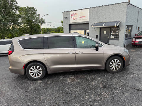 2017 Chrysler Pacifica Touring