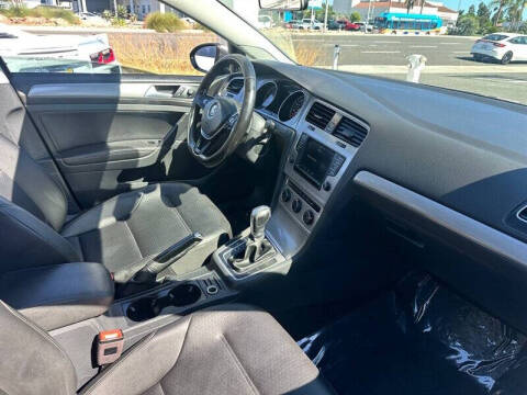 2017 Volkswagen Golf TSI SE