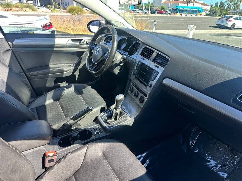 2017 Volkswagen Golf TSI SE