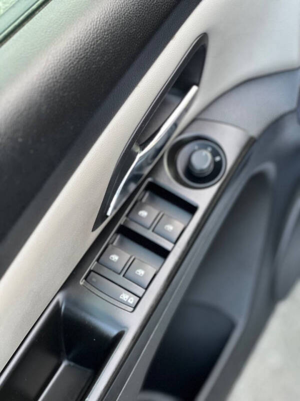 2013 Chevrolet Cruze LS Manual